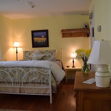 The New Hampshire Mountain Inn Wilmot Bagian luar foto